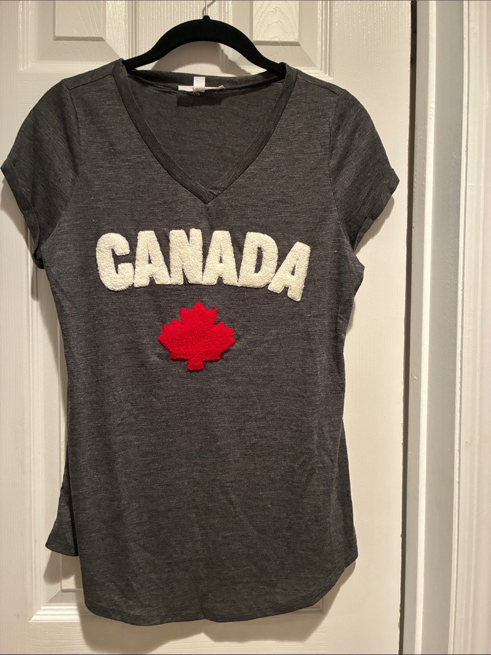 Canada Graphic V-Neck Tee Gray Red & White Size Lg but fits Med New no tags
